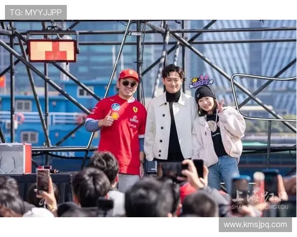 周冠宇又开始穿“土味”运动鞋，感觉他在F1赛道上比街头潮人还“不走寻常路”