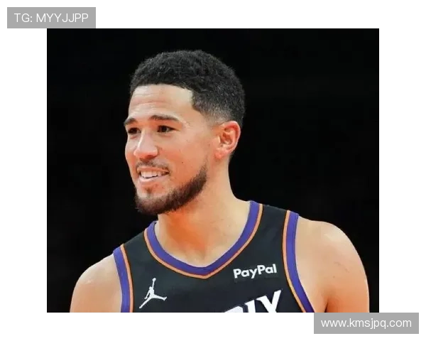 德文·布克家的冰箱里塞满蛋白粉，连冰啤酒的位置都没有